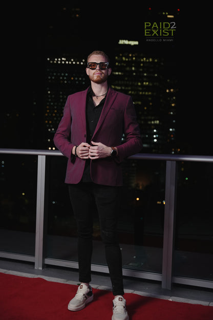 Man wearing Ison Couture Matte Urban Noir bold square sunglasses with cinematic brown lenses in suit on the red carpet.